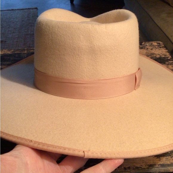 NEW! Lack of color ivory wool rancher - Picture 5 of 9